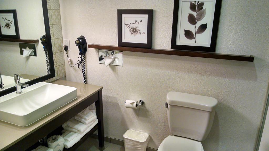 Country Inn & Suites By Radisson, Chippewa Falls, Wi Oda fotoğraf