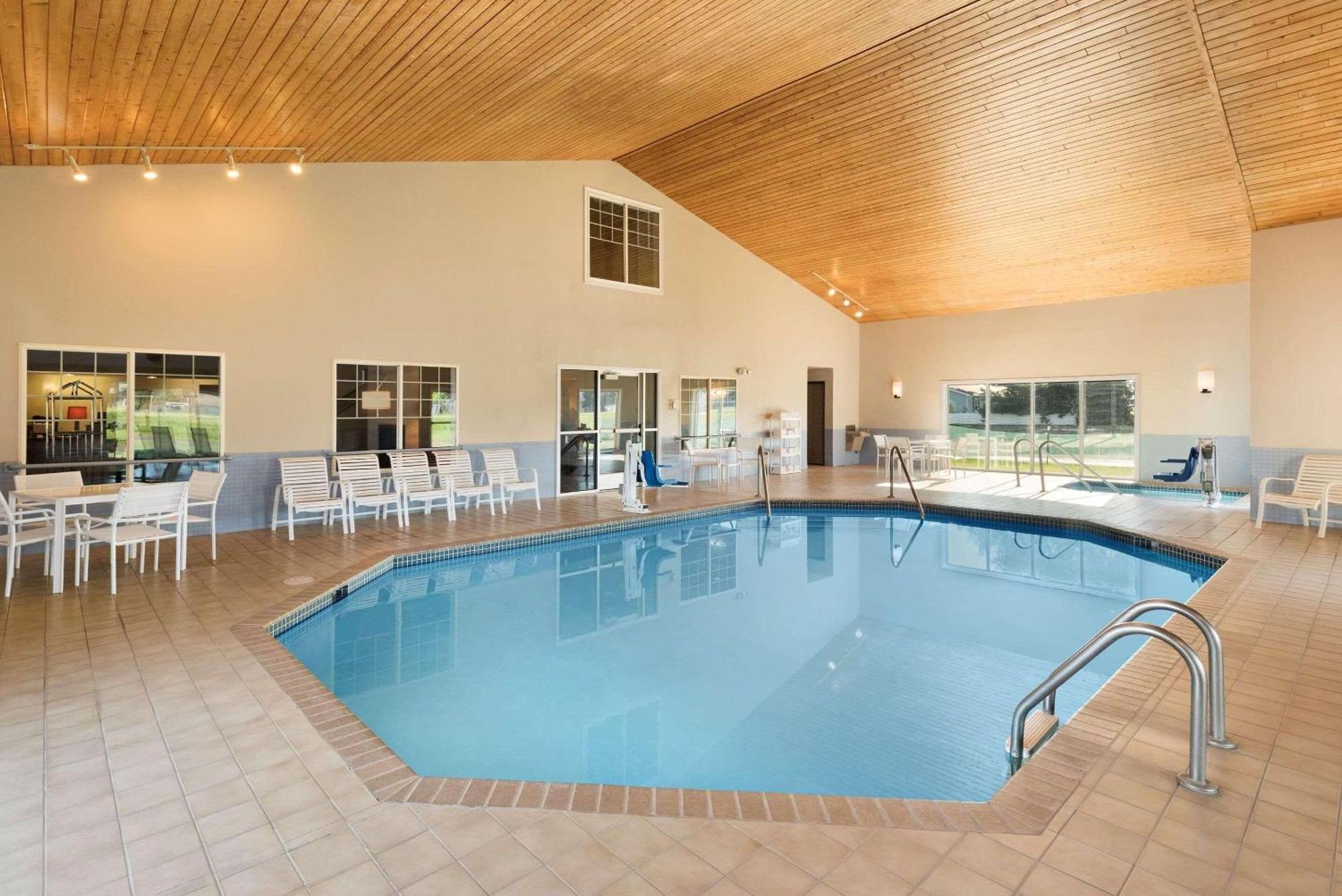 Country Inn & Suites By Radisson, Chippewa Falls, Wi Dış mekan fotoğraf