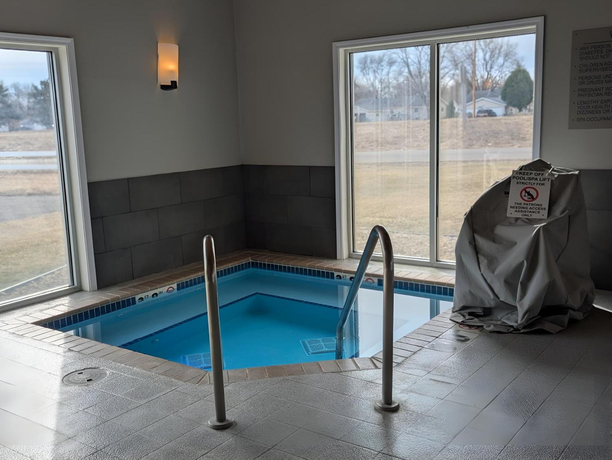 Country Inn & Suites By Radisson, Chippewa Falls, Wi Dış mekan fotoğraf