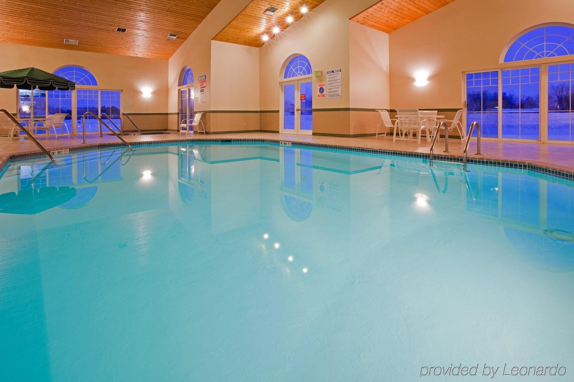 Country Inn & Suites By Radisson, Chippewa Falls, Wi Dış mekan fotoğraf