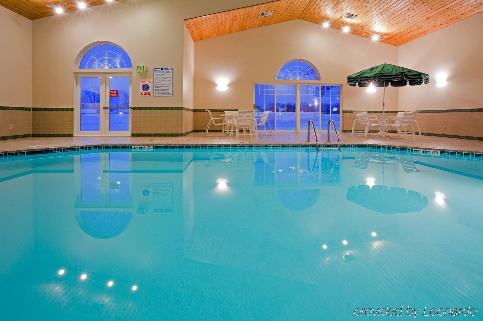 Country Inn & Suites By Radisson, Chippewa Falls, Wi Dış mekan fotoğraf