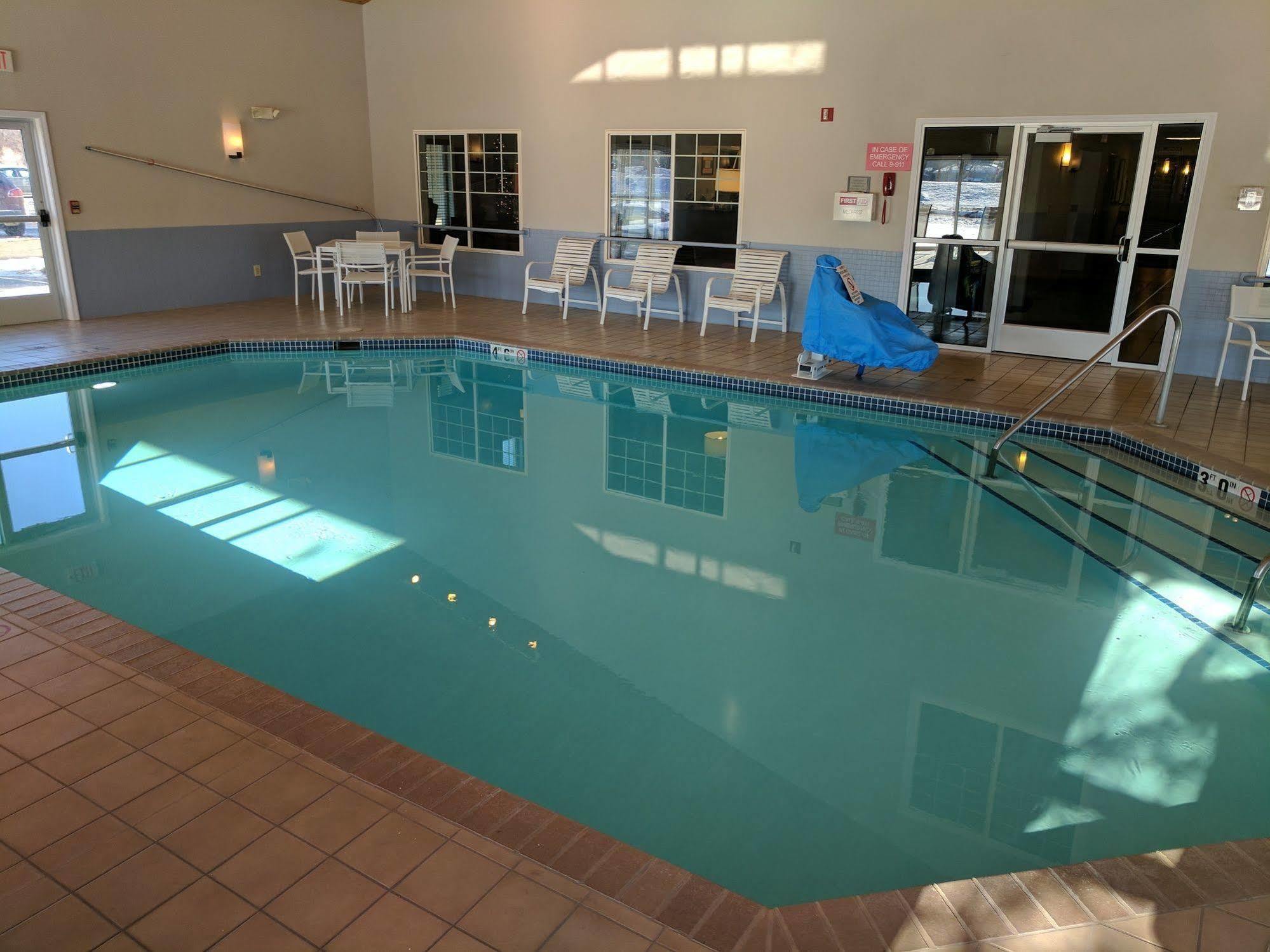 Country Inn & Suites By Radisson, Chippewa Falls, Wi Dış mekan fotoğraf